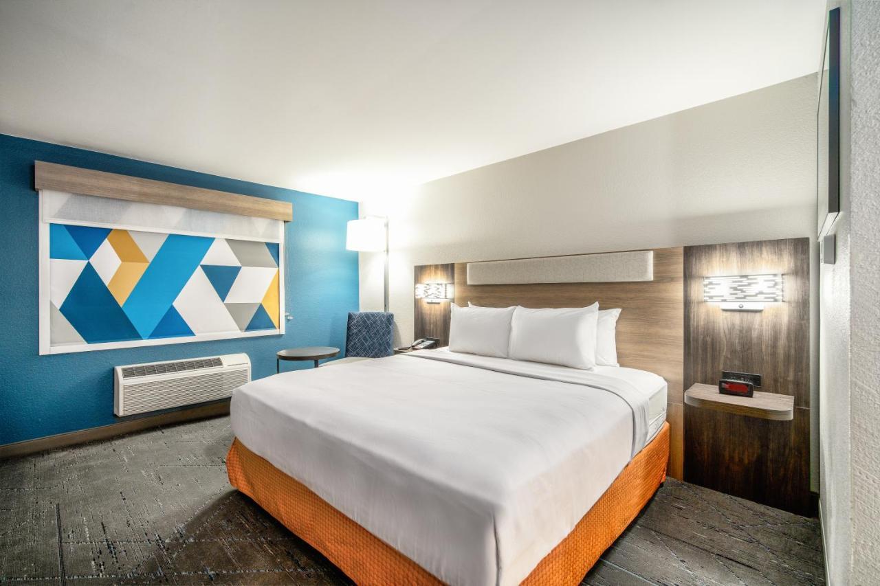 Holiday Inn Express & Suites Phoenix - Mesa West By Ihg Exterior photo