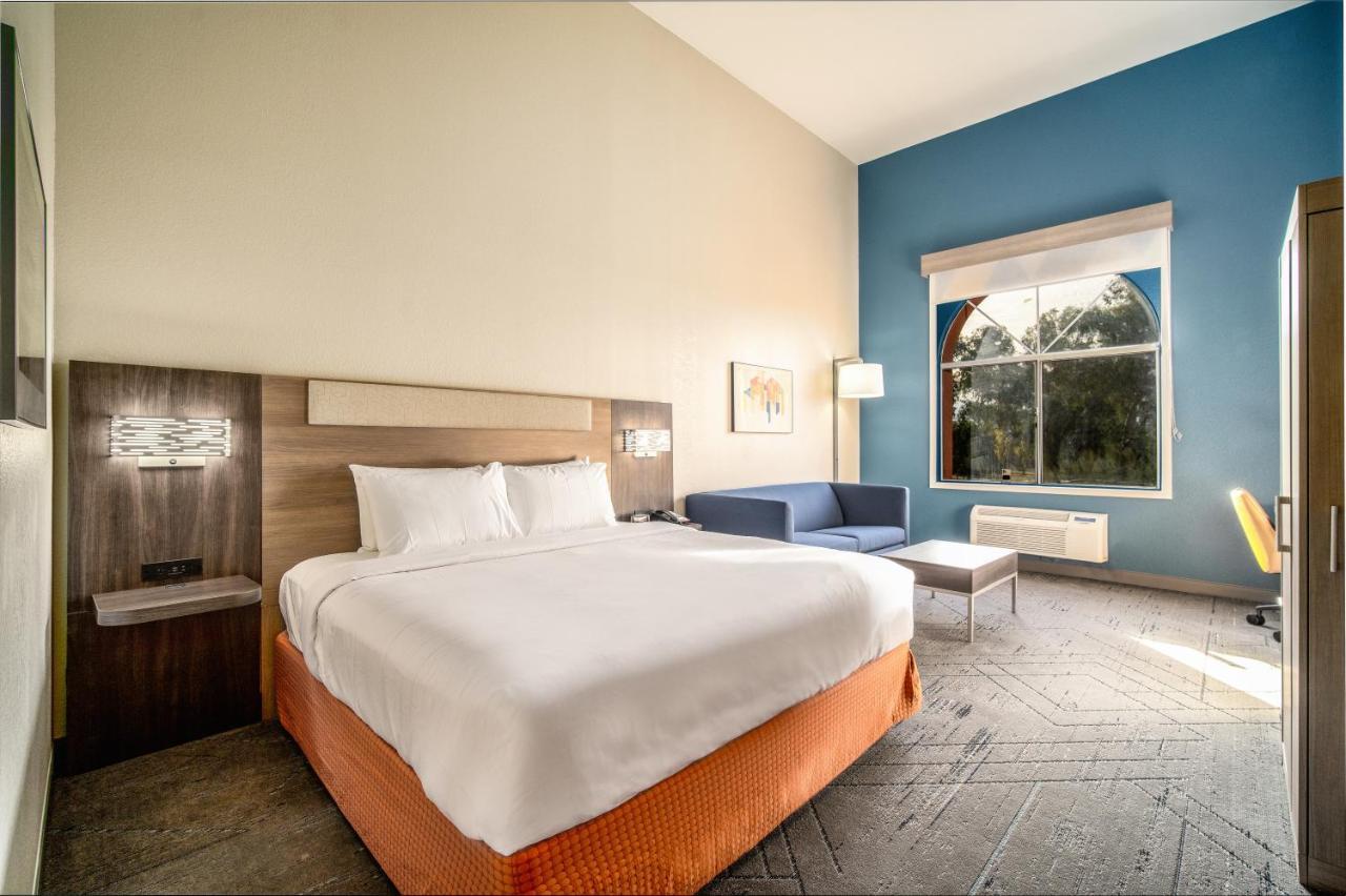 Holiday Inn Express & Suites Phoenix - Mesa West By Ihg Exterior photo