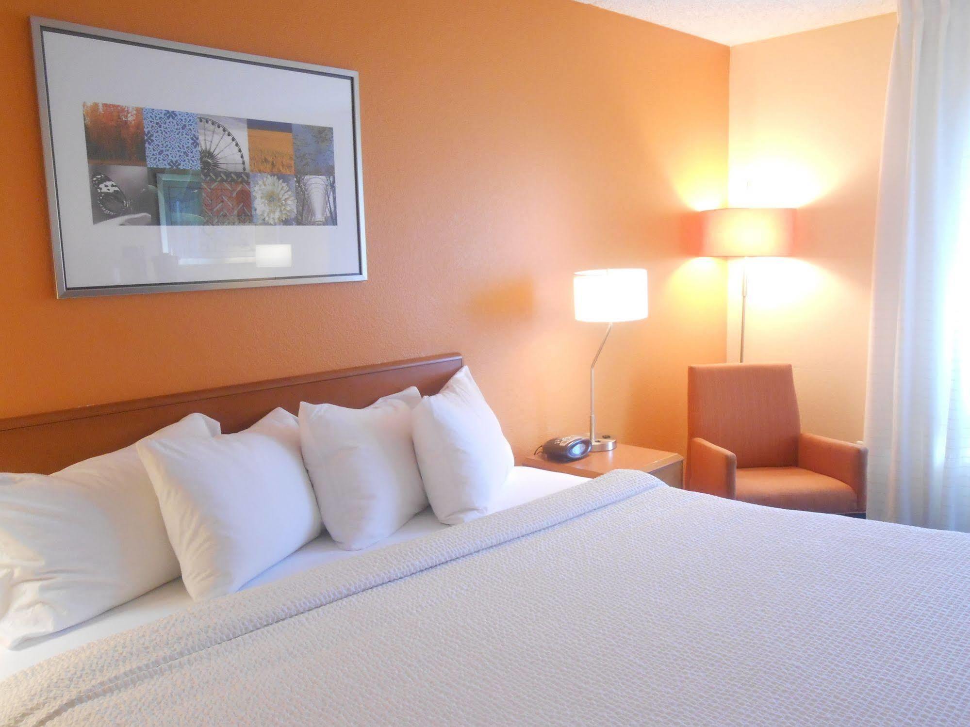 Holiday Inn Express & Suites Phoenix - Mesa West By Ihg Exterior photo